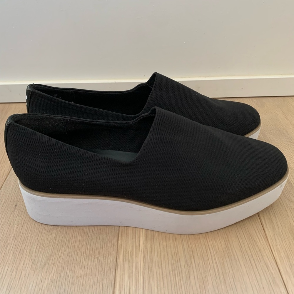 COPY - DKNY black platform runners